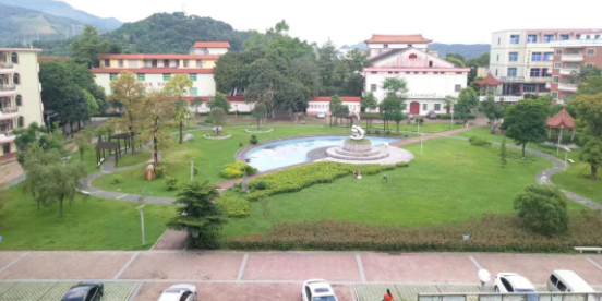 福建省永春第三中学地址:蓬壶镇壶中村324号别名:永春第三中学
