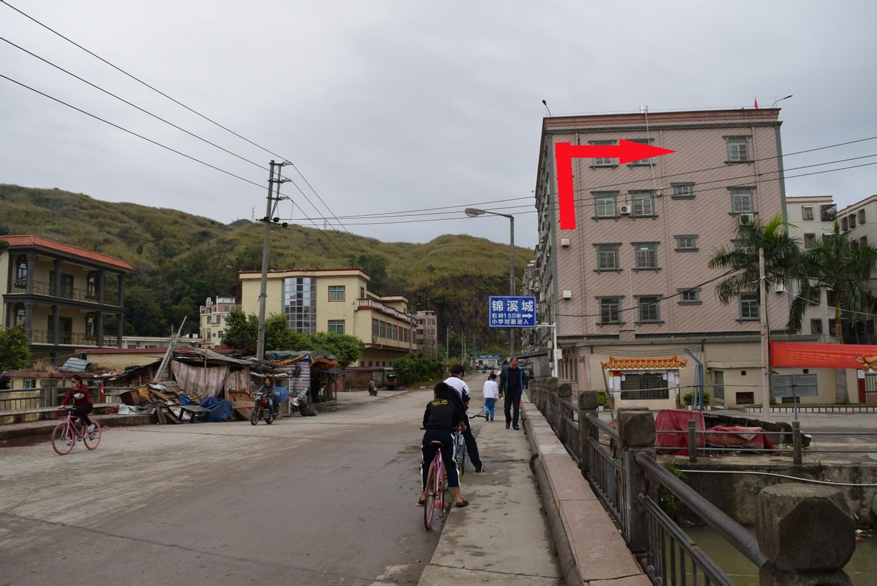 海丰县梅陇千色首饰厂                     地址:梅陇镇二路尾东兴