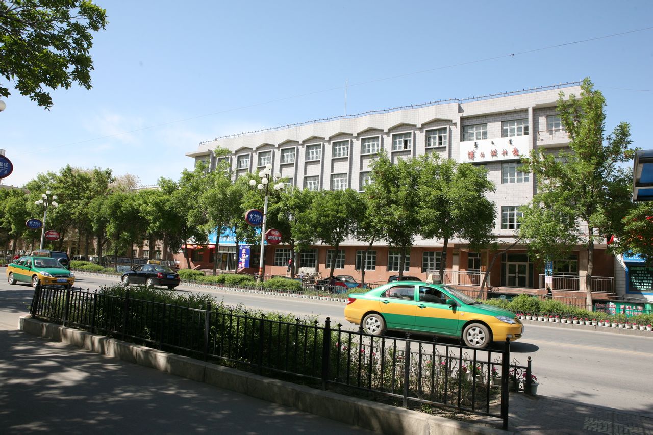 博尔塔拉蒙古自治州博乐市青得里大街162号