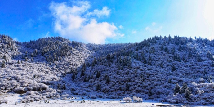 阿坝藏族羌族自治州松潘县黄龙管理局牟尼沟风景区