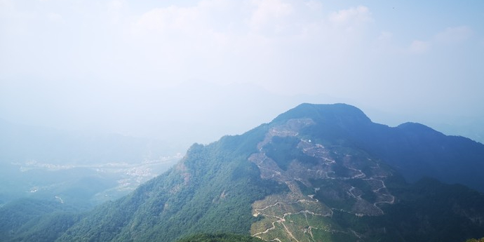 茂名市信宜市朱砂镇207国道石根山风景旅游区