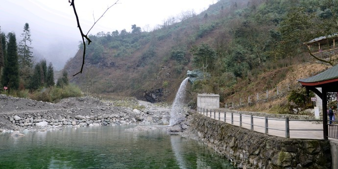 成都市彭州市龙门山镇宝山村龙门山风景旅游区内