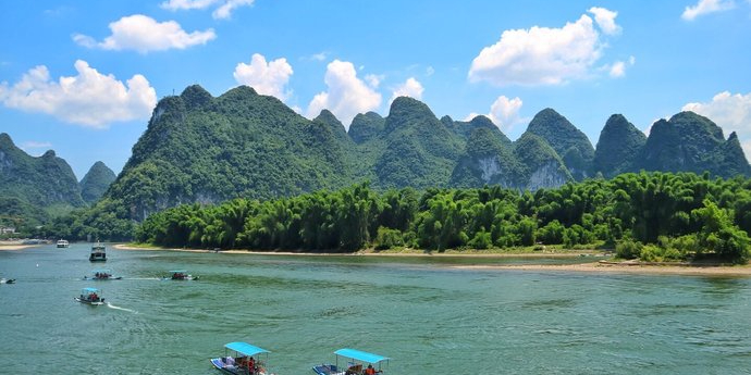 广西壮族自治区桂林市雁山区草坪回族自治乡桂林漓江冠岩景区