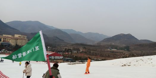 龙门镇崮滑雪场