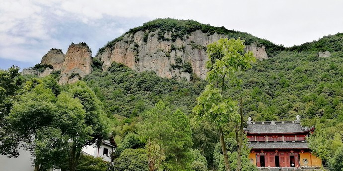 金华市浦江县仙华山村