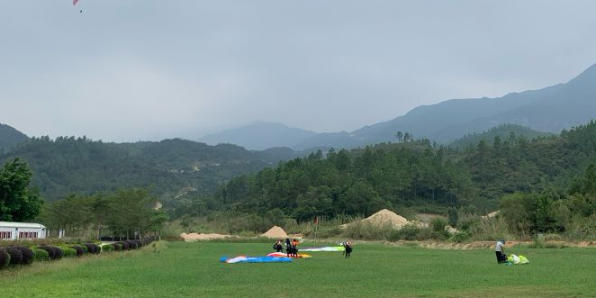 日月湖滑翔伞基地