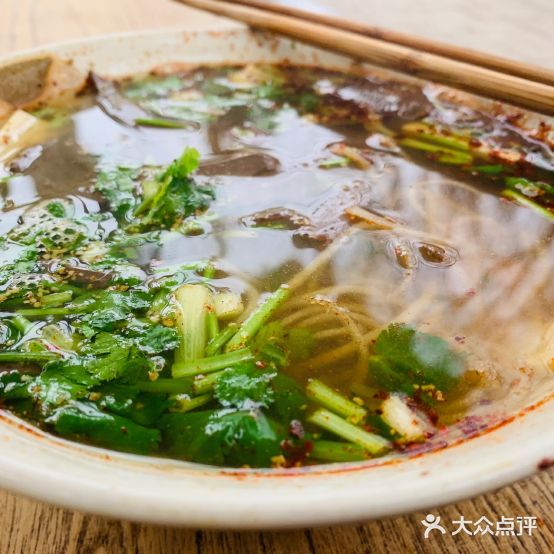 袁家村老吕粉汤羊血(袁家红十字急救站东北)