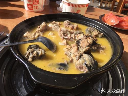 老姚酸汤脆皮猪脚火锅店