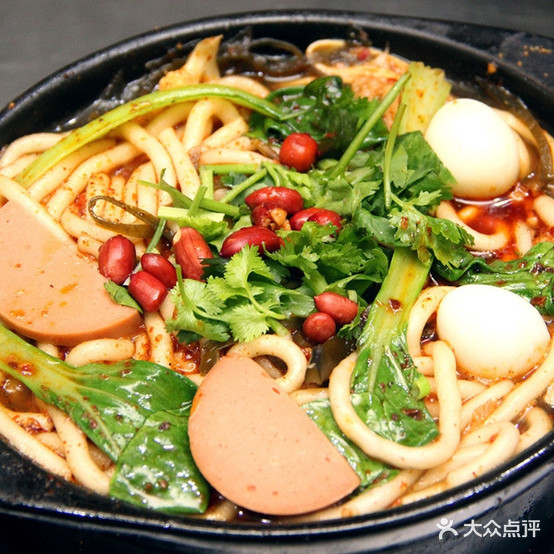 老贵阳肠旺面砂锅粉