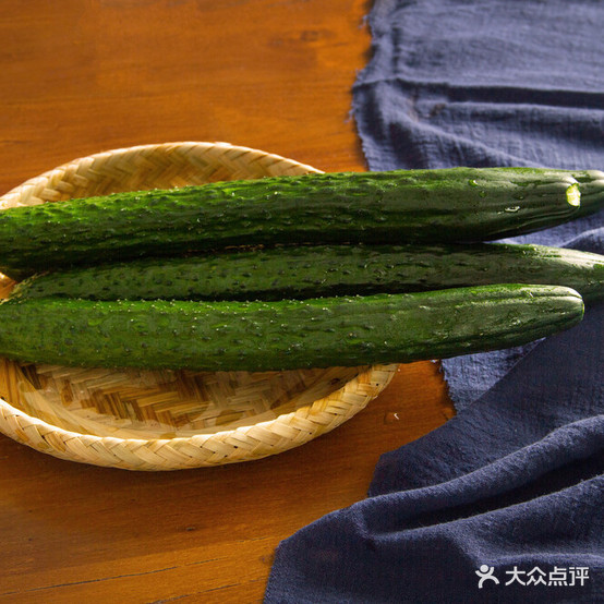 子宫扛霸子鲜锅兔(江语城店)