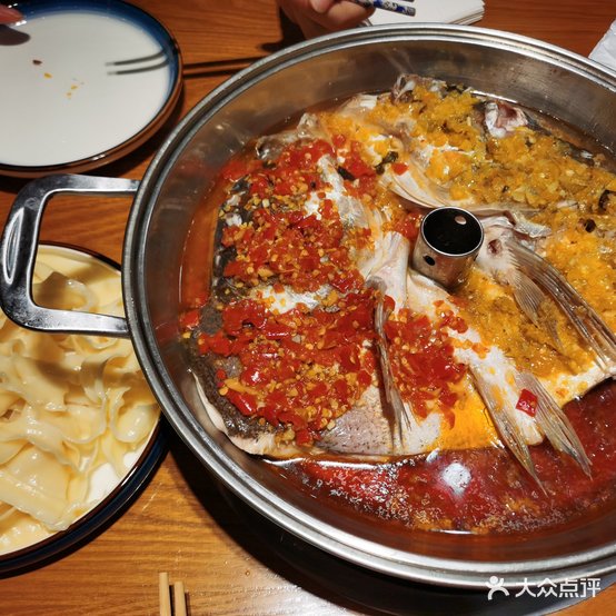 爱上湘菜泡椒鱼头王(彩云街店)