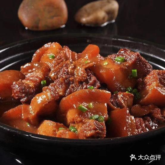 湘滋源湘菜馆(万达百货店)