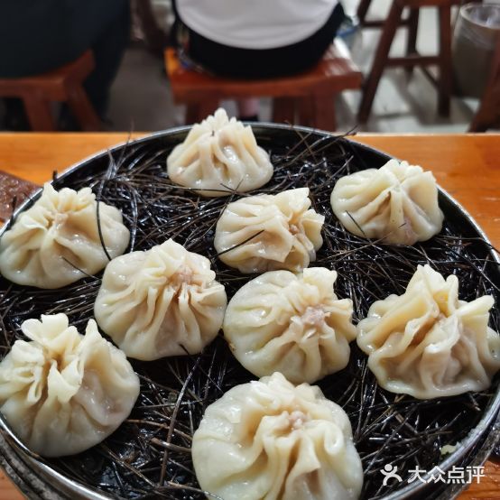 王记松针小笼包