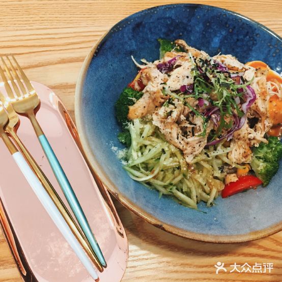 肆小只简餐