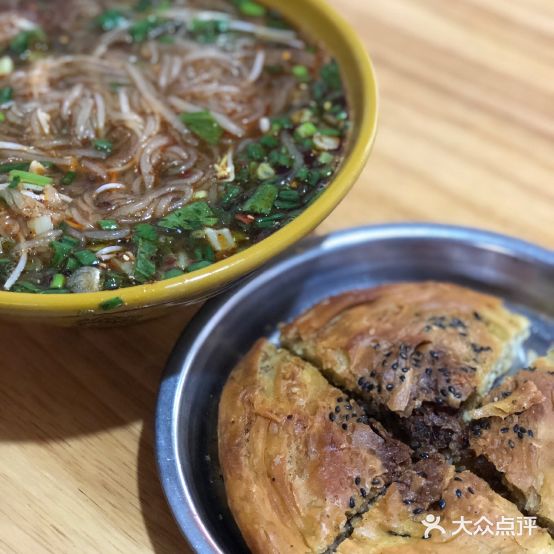 真心九龙王锅魁冒节子肥肠粉
