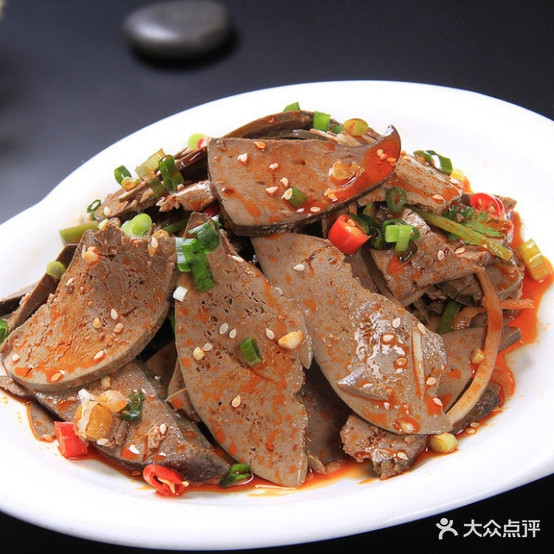 东北铁锅炖鱼。村(商南店)