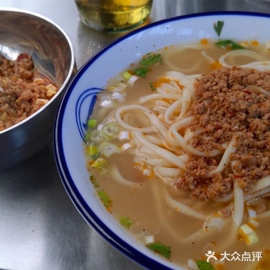 陈小二川味面家常菜