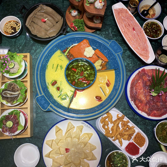 隆小柒·重庆鲜货火锅大隆烩(麒麟嘉城商业广场店)