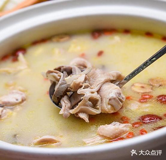 二哥猪肚鸡牛杂煲饭店
