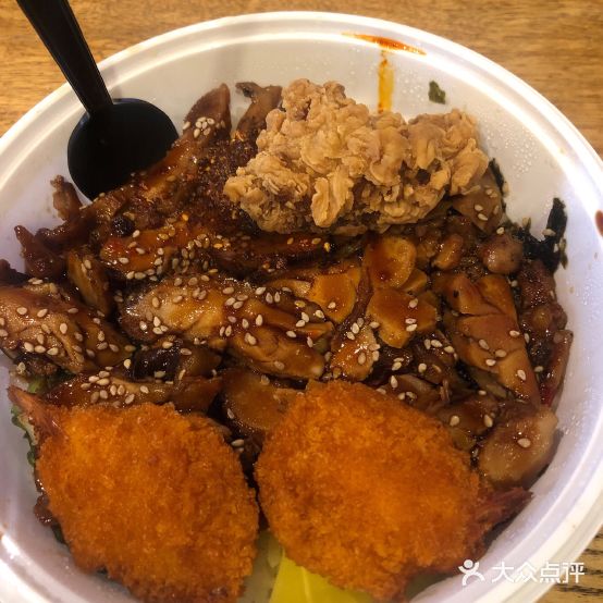 花鲸炙板烤肉饭专门店