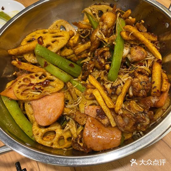 喆品四季四季干锅·牛蛙(城中路店)