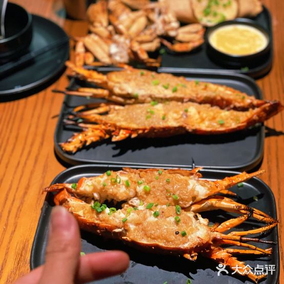 三人行·碳烤生猛海先(上下杭店)