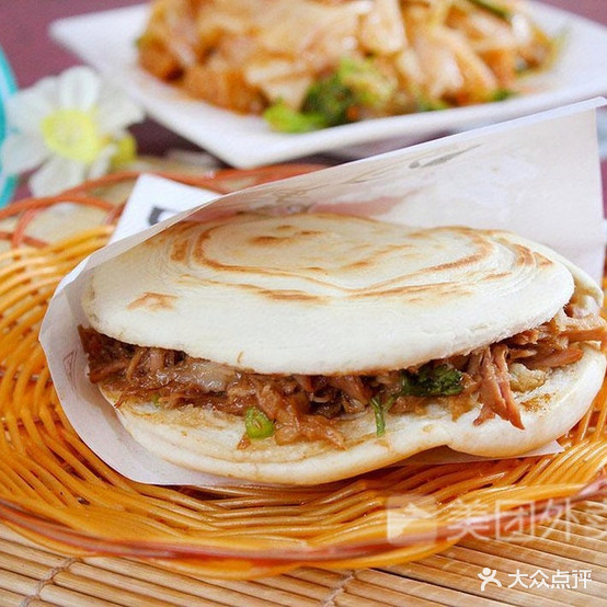袁师傅腊汁肉酱摸(世纪大道店)
