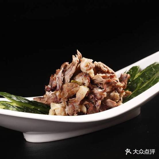 转盘特色牛骨头面馆