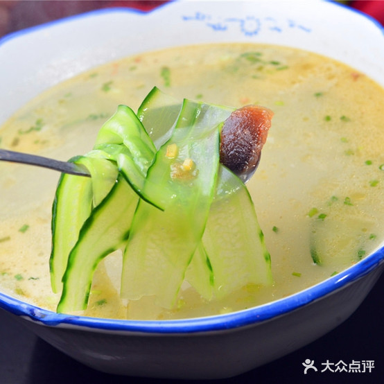 腊更虾酸牛肉肥肠(风情大道店)