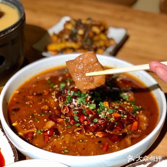 邻里川菜馆(政修路店)