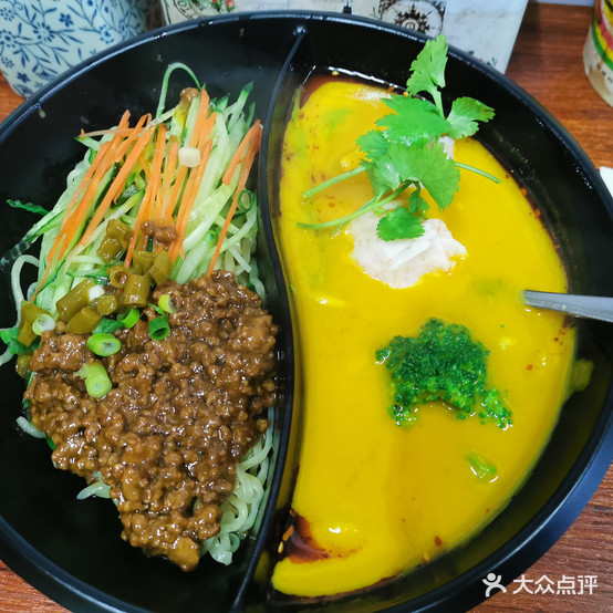 孟记盅盅(苍梧路店)
