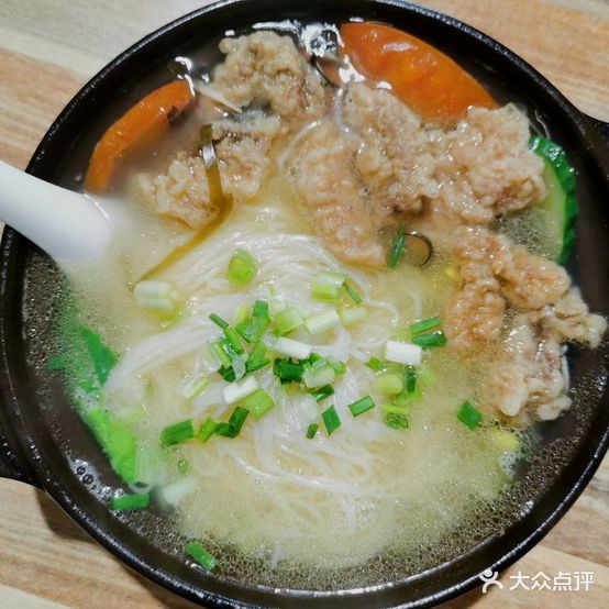 美味坊素肉砂锅米线(南外店)