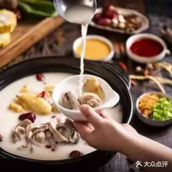 粤格格鲜汤猪肚鸡(莲花路店)
