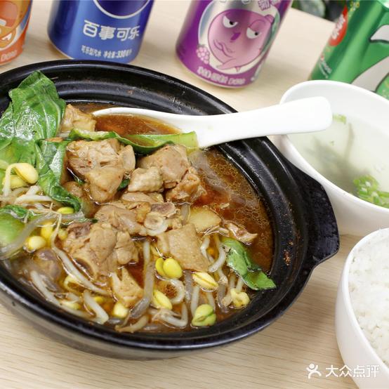 秘制黄闷鸡饭