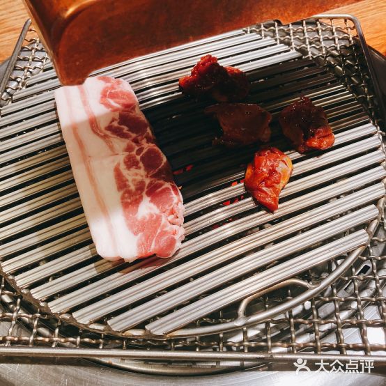 斗满江·爱满江烤韩式烤肉(美术馆新店)