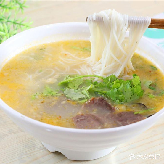 周纪黄焖牛肉粉