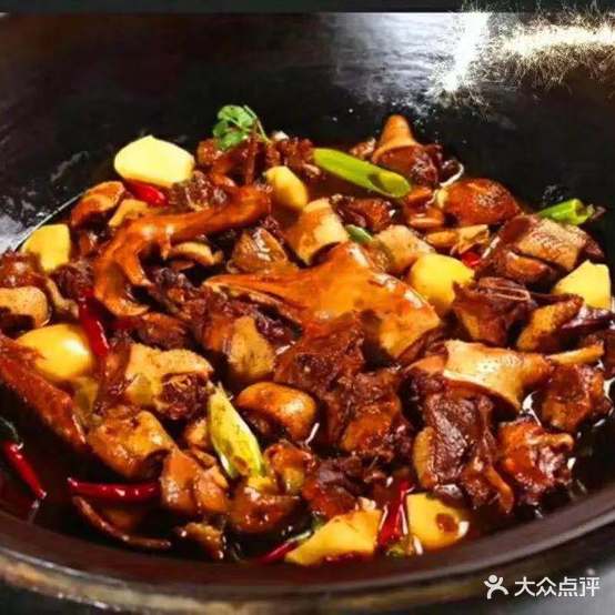 东北大鱼坊铁锅炖(人民路三店)