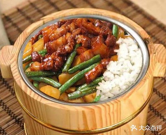 知味·川湘小炒·木头饭
