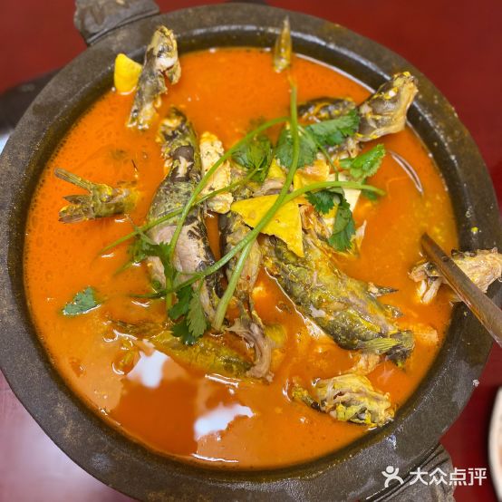金纯豆腐石锅鱼(江口梵净山店)