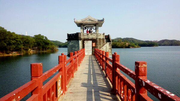 龙华湖景区-红花湖大坝