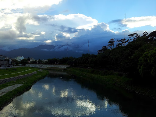 文学河岸民居