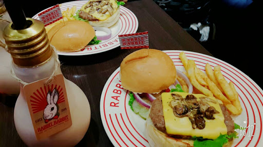 COMEBUY_台北饶河店