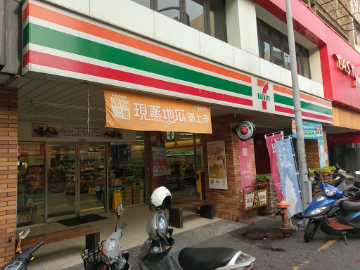 全家嘉义峙芳草店