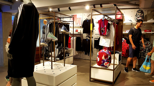 adidas 运动经典概念店