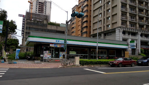 全家便利商店(淡水自强店)