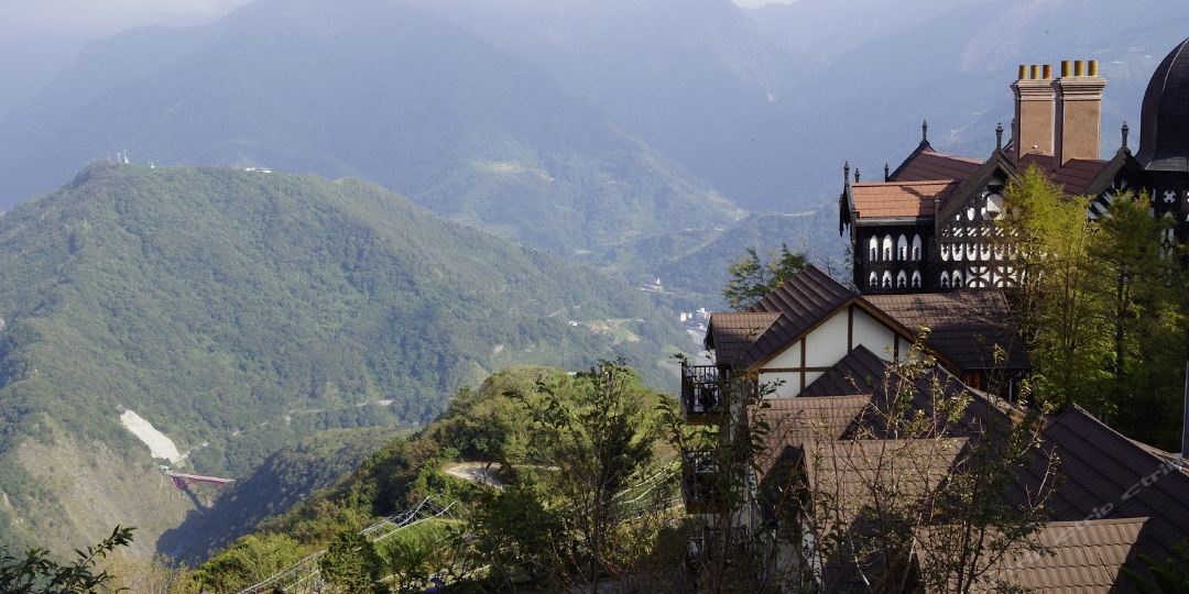 春大地渡假山庒