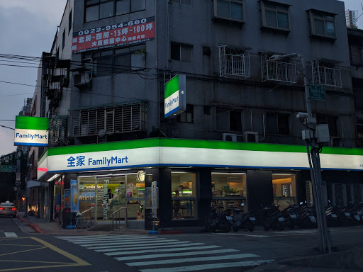 全家李商店(直学店)