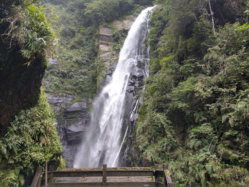 马里光瀑布群