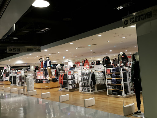 UNIQLO(新光三越左营店)