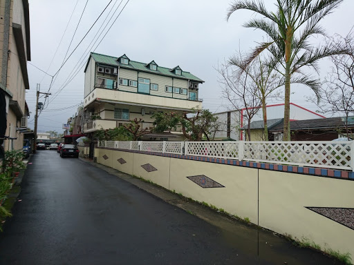 近水泳池民宿
